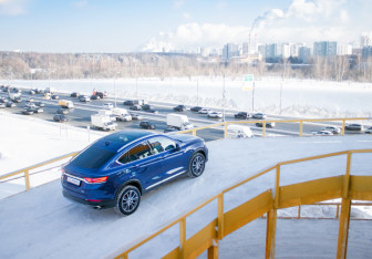 Подержанный автомобиль Geely Tugella 2021 года (7 фото)