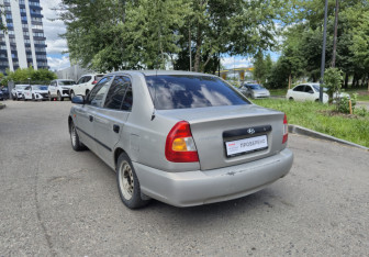 Подержанный автомобиль Hyundai Accent Sedan 2010 года (7 фото)