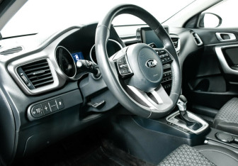 Подержанный автомобиль Kia Ceed Hatchback 2019 года (11 фото)