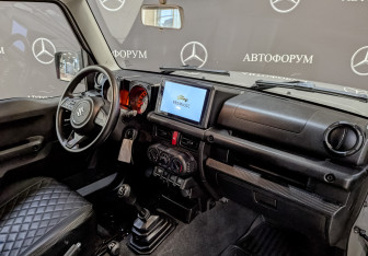 Подержанный автомобиль Suzuki Jimny 2021 года (13 фото)
