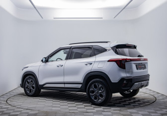 Подержанный автомобиль Kia Seltos 2024 года (7 фото)
