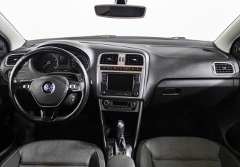 Подержанный автомобиль Volkswagen Polo Sedan 2018 года (15 фото)