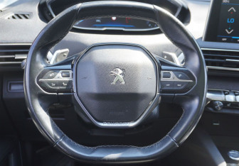 Подержанный автомобиль Peugeot 3008 2018 года (14 фото)