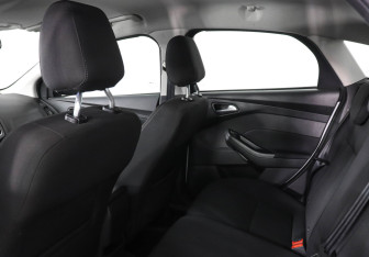 Подержанный автомобиль Ford Focus Hatchback 2017 года (12 фото)