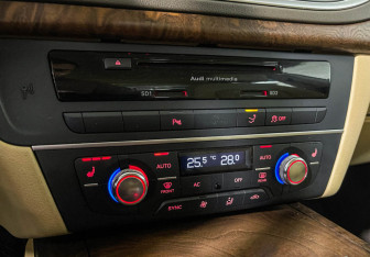 Подержанный автомобиль Audi A7 2012 года (14 фото)