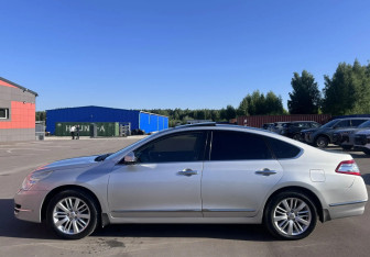 Подержанный автомобиль Nissan Teana 2011 года (7 фото)