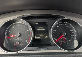 Подержанный автомобиль Volkswagen Golf Hatchback 2016 года (16 фото)