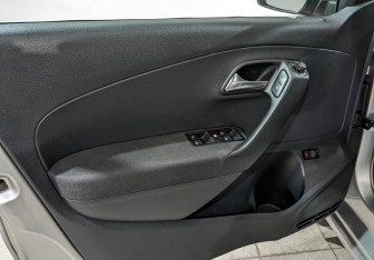 Подержанный автомобиль Volkswagen Polo Sedan 2018 года (19 фото)