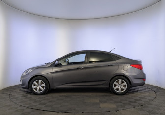 Подержанный автомобиль Hyundai Solaris Sedan 2011 года (8 фото)