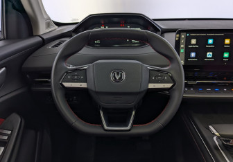 Подержанный автомобиль Changan UNI-S 2024 года (22 фото)