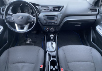 Подержанный автомобиль Kia Rio Hatchback 2014 года (11 фото)