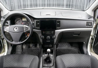 Подержанный автомобиль SsangYong Actyon 2011 года (13 фото)
