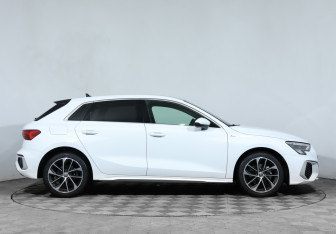 Подержанный автомобиль Audi A3 Hatchback 2021 года (4 фото)
