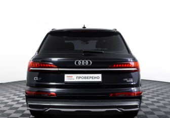 Подержанный автомобиль Audi Q7 2021 года (6 фото)