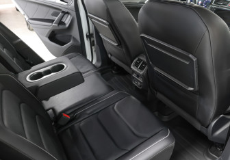 Подержанный автомобиль Volkswagen Tiguan 2018 года (12 фото)