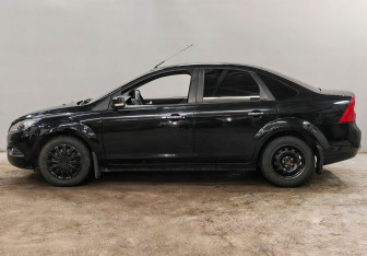 Подержанный автомобиль Ford Focus Sedan 2008 года (8 фото)