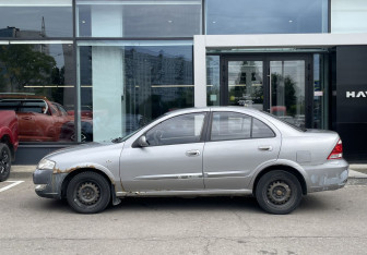 Подержанный автомобиль Nissan Almera Classic 2008 года (8 фото)