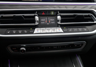 Подержанный автомобиль BMW X7 2022 года (23 фото)