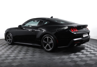 Подержанный автомобиль Ford Mustang Coupe 2023 года (7 фото)