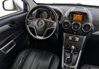 Подержанный автомобиль Opel Antara 2013 года (27 фото)