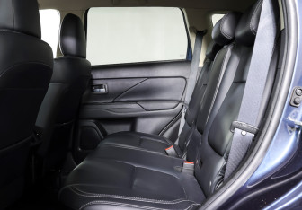 Подержанный автомобиль Mitsubishi Outlander 2019 года (12 фото)