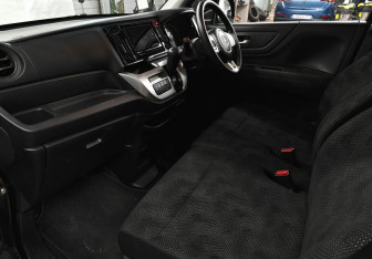 Подержанный автомобиль Honda N-WGN 2016 года (12 фото)