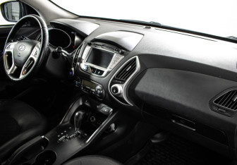 Подержанный автомобиль Hyundai ix35 2011 года (9 фото)