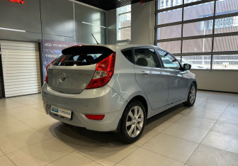 Подержанный автомобиль Hyundai Solaris Hatchback 2012 года (4 фото)