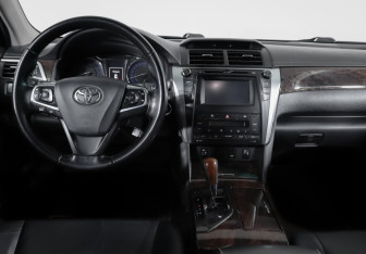 Подержанный автомобиль Toyota Camry Sedan 2015 года (12 фото)