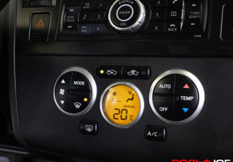 Подержанный автомобиль Nissan Tiida Hatchback 2008 года (15 фото)