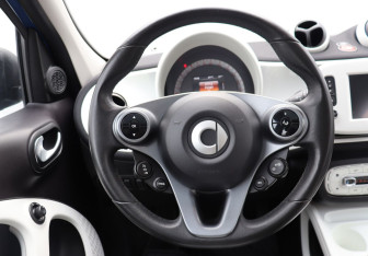 Подержанный автомобиль Smart Forfour 2016 года (13 фото)