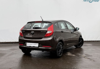 Подержанный автомобиль Hyundai Solaris Hatchback 2015 года (5 фото)