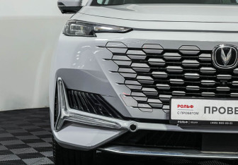 Подержанный автомобиль Changan UNI-K 2023 года (22 фото)