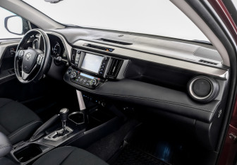 Подержанный автомобиль Toyota RAV4 2019 года (11 фото)