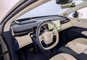 Подержанный автомобиль Zeekr X 2023 года (16 фото)