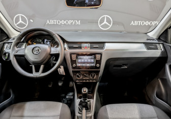 Подержанный автомобиль Skoda Rapid Liftback 2019 года (14 фото)