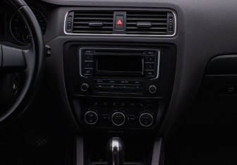 Подержанный автомобиль Volkswagen Jetta Sedan 2014 года (14 фото)