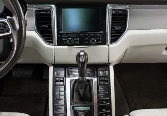 Подержанный автомобиль Porsche Macan 2015 года (15 фото)