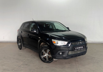 Подержанный автомобиль Mitsubishi ASX 2011 года (3 фото)