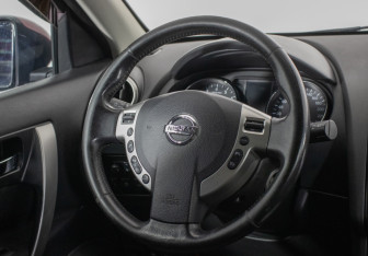 Подержанный автомобиль Nissan Qashqai 2010 года (15 фото)