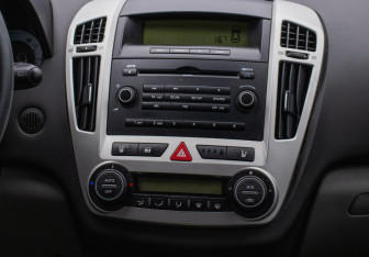 Подержанный автомобиль Kia Ceed Hatchback 2009 года (14 фото)