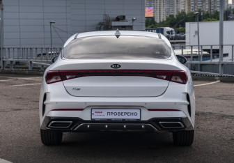Подержанный автомобиль Kia K5 2019 года (6 фото)