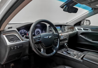 Подержанный автомобиль Hyundai Genesis 2014 года (16 фото)