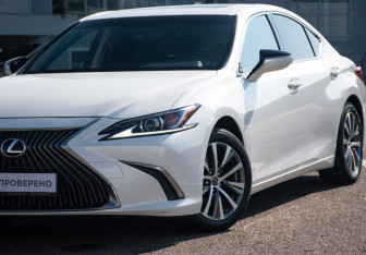 Подержанный автомобиль Lexus ES 2018 года (18 фото)