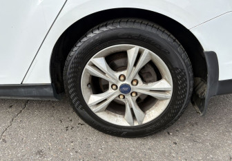 Подержанный автомобиль Ford Focus Sedan 2012 года (12 фото)