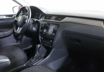 Подержанный автомобиль Skoda Rapid Liftback 2017 года (6 фото)