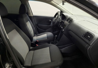 Подержанный автомобиль Volkswagen Polo Sedan 2011 года (9 фото)