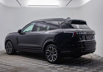 Подержанный автомобиль Lynk&Co 09 2024 года (3 фото)