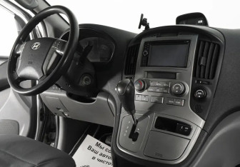 Подержанный автомобиль Hyundai Grand Starex 2008 года (8 фото)