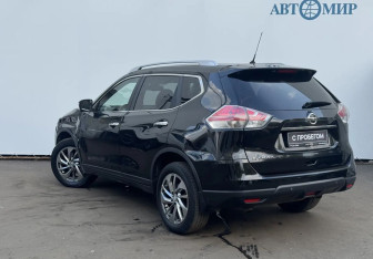 Подержанный автомобиль Nissan X-Trail 2015 года (8 фото)